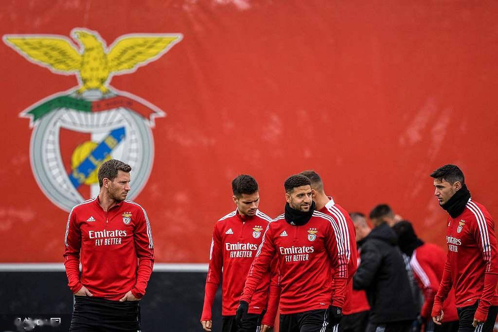 开元棋牌官方网站离谱！今晨阿森纳迎来里程碑今夜埃因霍温调整名单以备国王杯，本菲卡调整名单的简单介绍