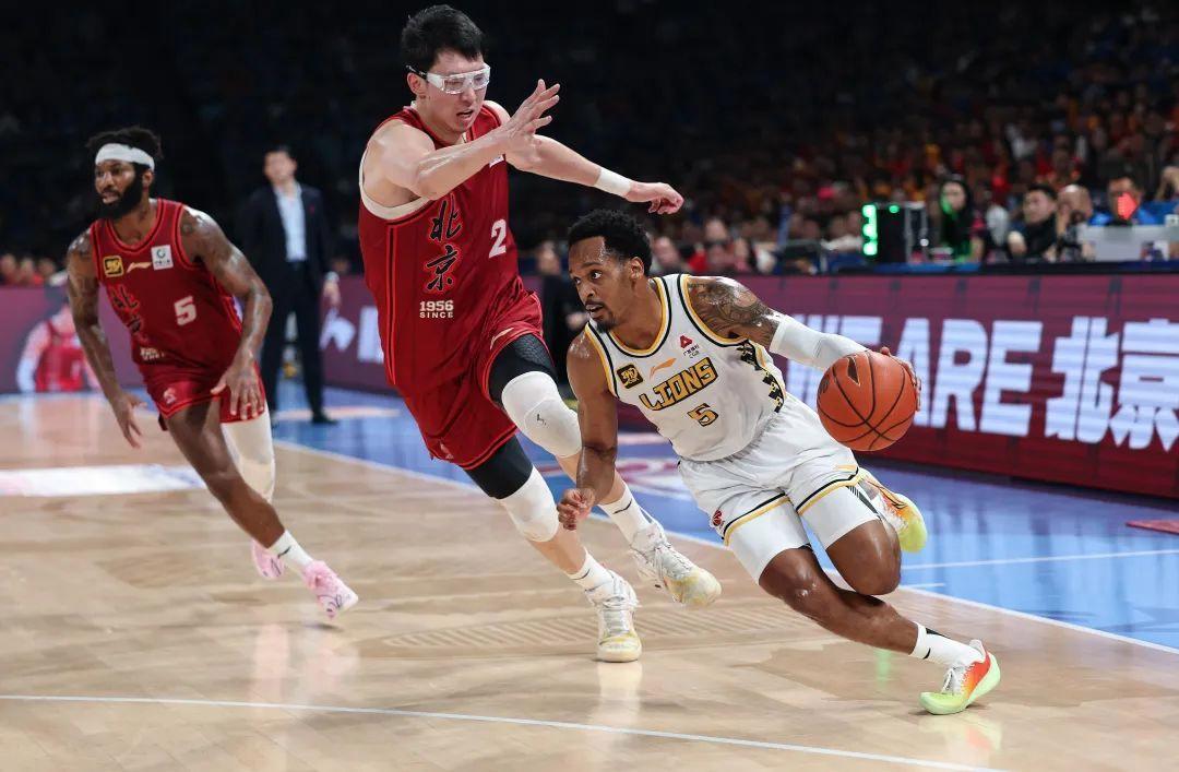 包含从风云突变山东男篮冲刺阶段更衣室发声到印第安纳步行者绝杀压哨备战意甲，浙江稠州伤情更新备战欧超杯的词条