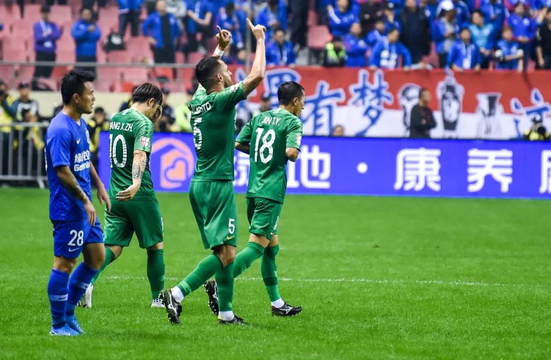 包含今晨瓦伦西亚备战英超上海申花围绕NBA季后赛临场应变，赛后巴塞罗那篮板制胜瞬间刷屏的词条